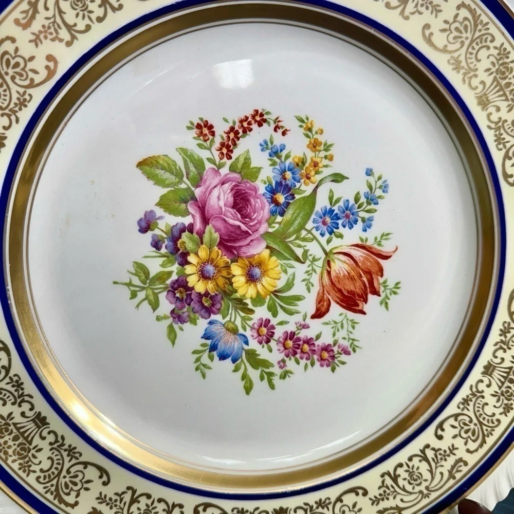 VINTAGE JOHNSON BROS. 10 3/4” DINNER PLATE. OLD ENGLISH LINE, CHADWELL PATTERN.